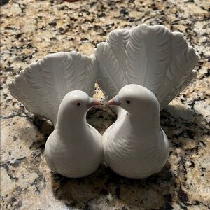 Lladro White Dove Sculpture